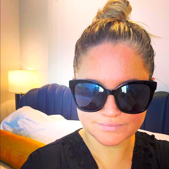 Meet your Posher, Caroline - Picture 1 of 1